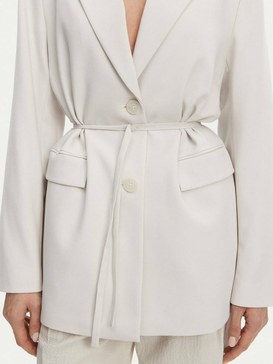 detail Calvin Klein dámske krémové sako