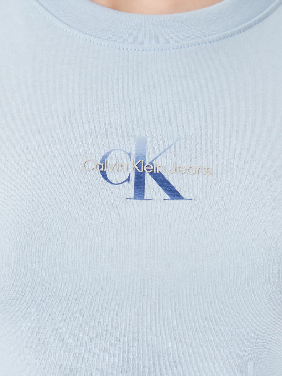 detail Calvin Klein dámske svetlo modré tričko