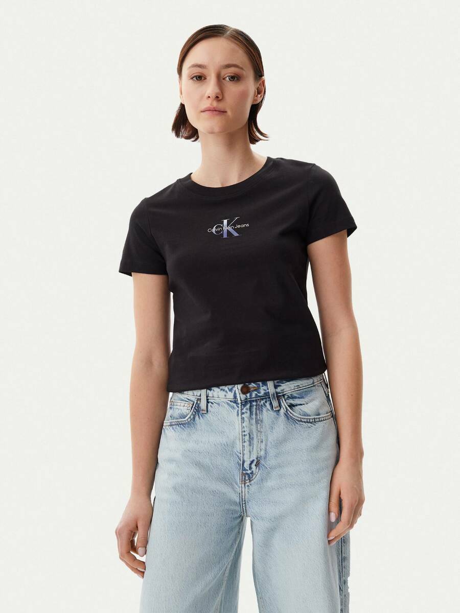 detail Calvin Klein dámske čierne tričko