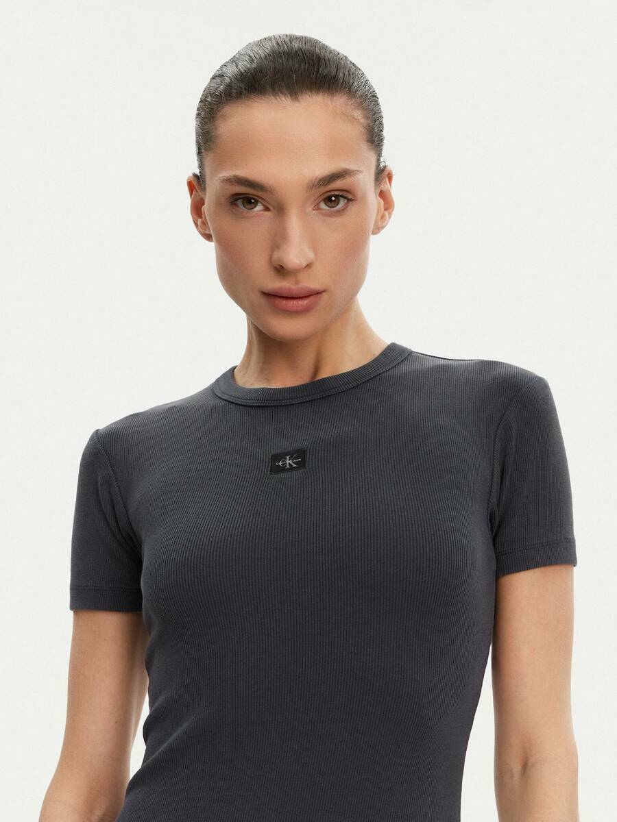 detail Calvin Klein dámske šedé šaty