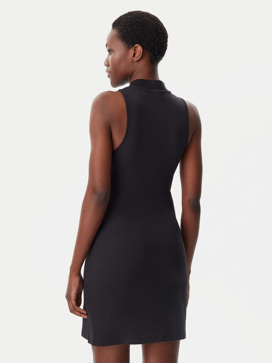 detail Calvin Klein dámske čierne šaty