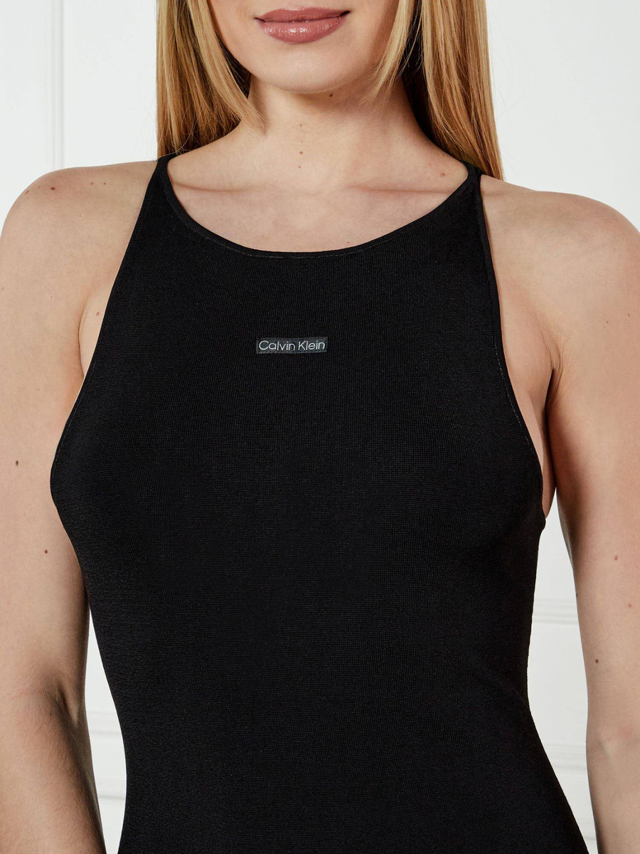 detail Calvin Klein dámske čierne šaty
