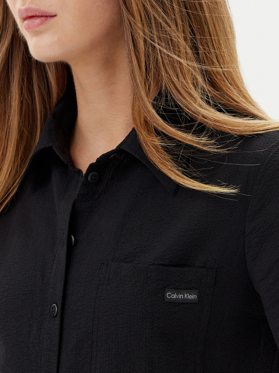 detail Calvin Klein dámske čierne šaty