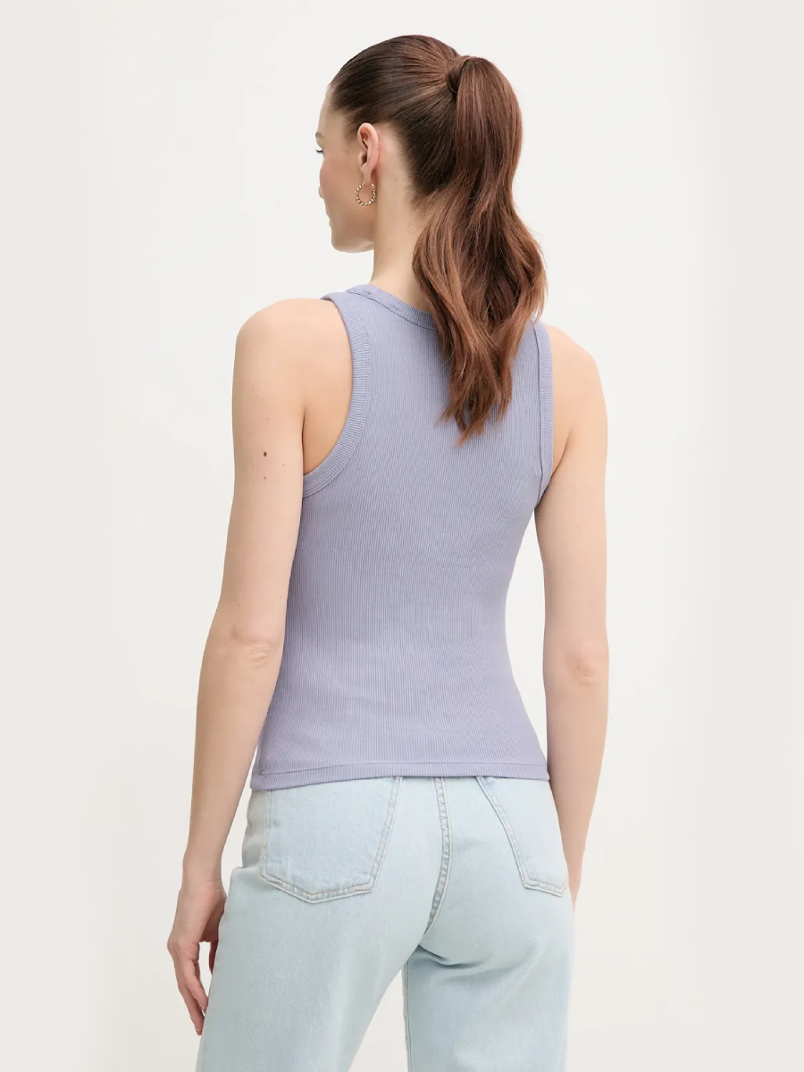 detail Calvin Klein dámske fialové tielko