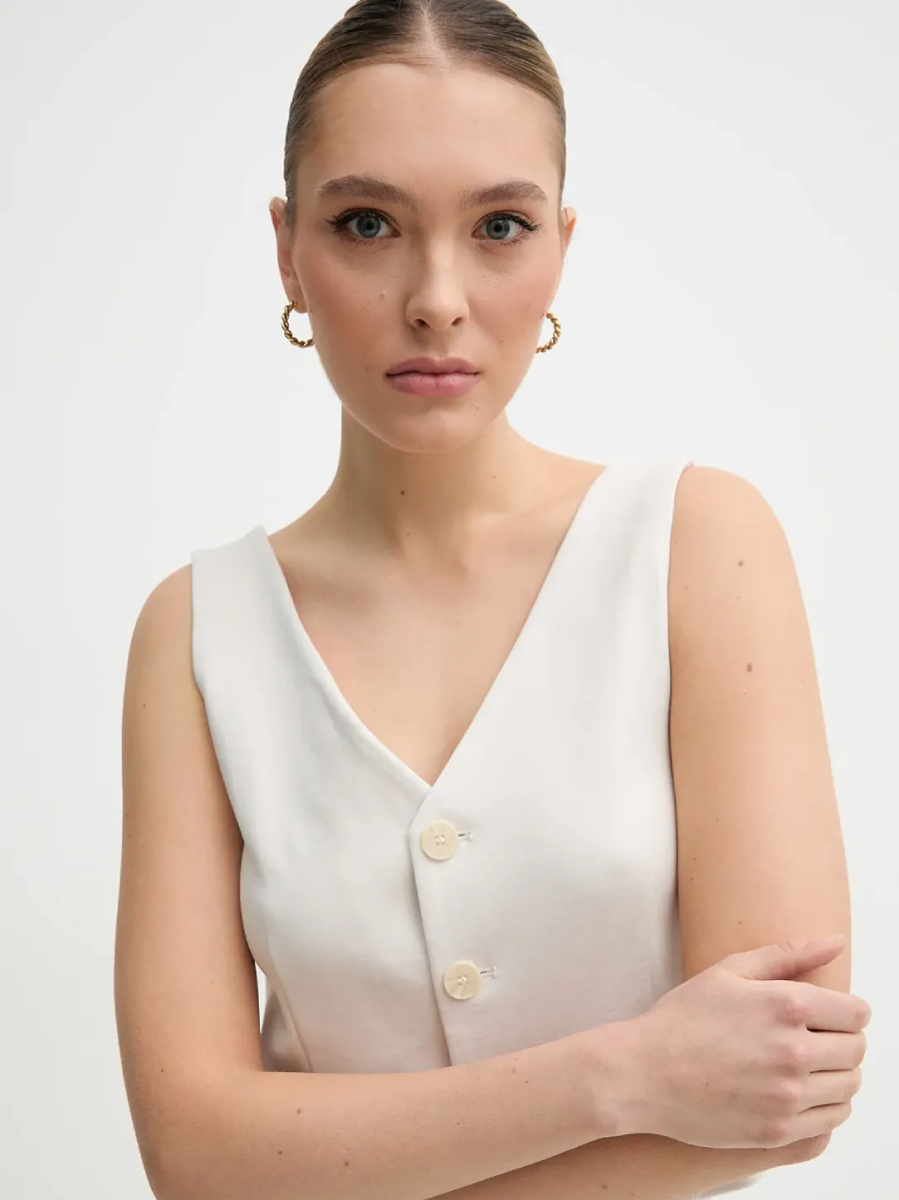 detail Calvin Klein dámska béžová vesta