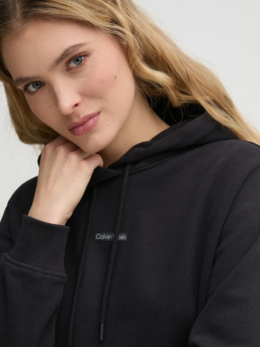 detail Calvin Klein dámska čierna mikina