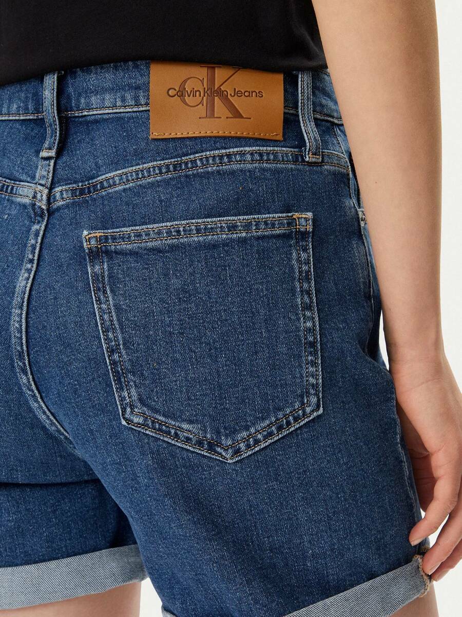 detail Calvin Klein dámske džínsové šortky Mom