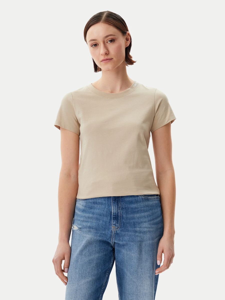 detail Calvin Klein dámske béžové tričko