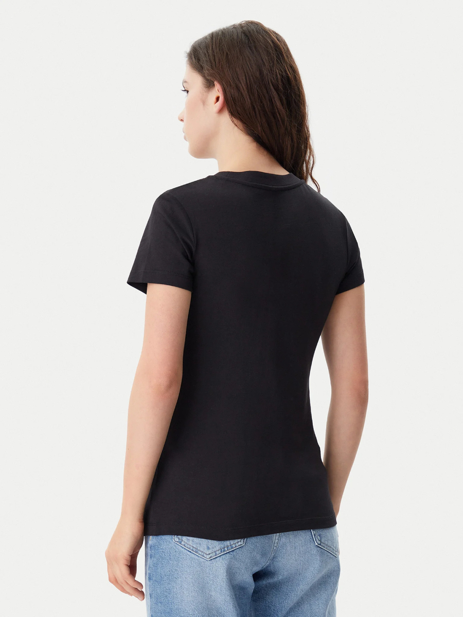 detail Calvin Klein dámske čierne tričko