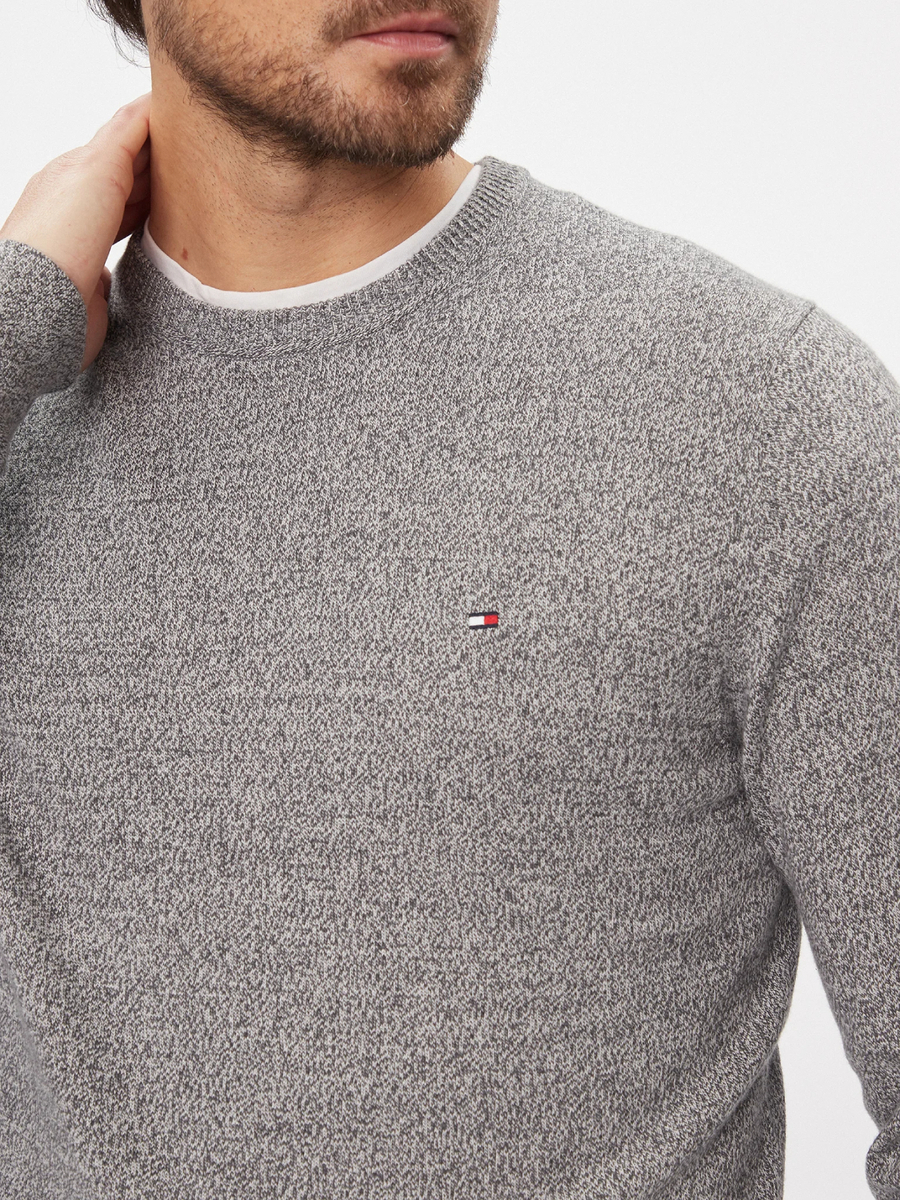 detail Tommy Hilfiger pánsky šedý sveter