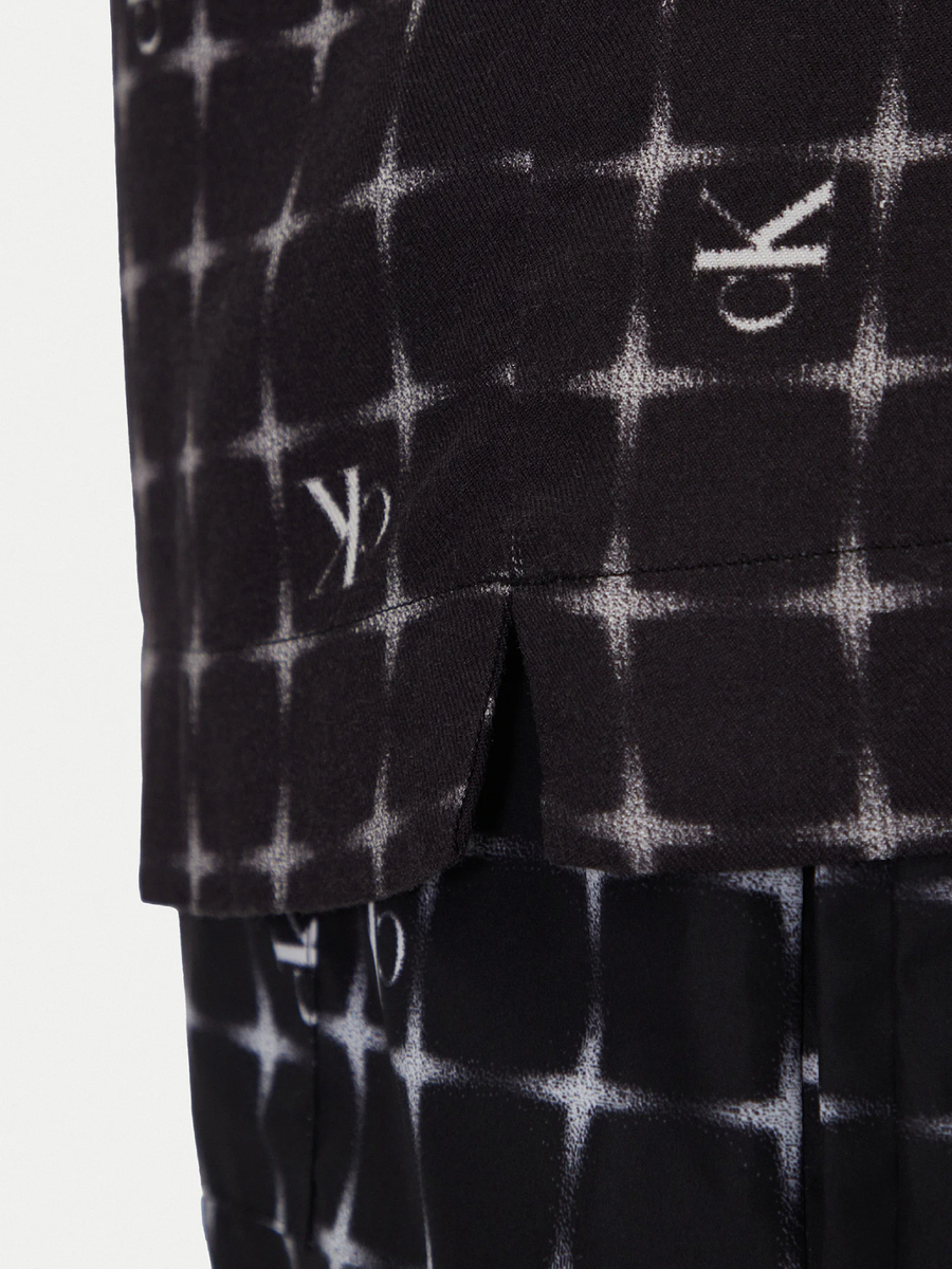 detail Calvin Klein pánska čierna košeľa