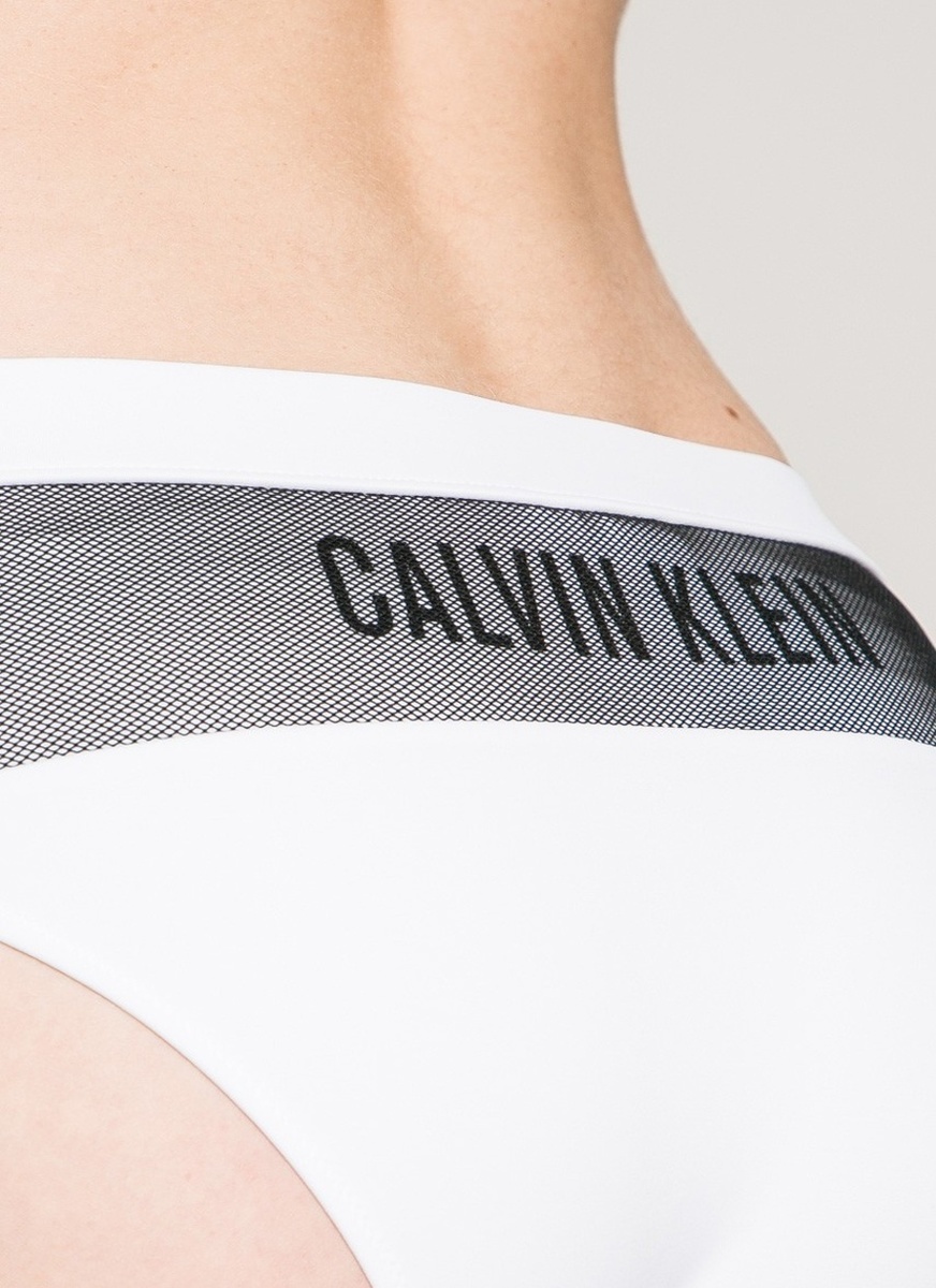 detail Calvin Klein dámske biele plavkové nohavičky