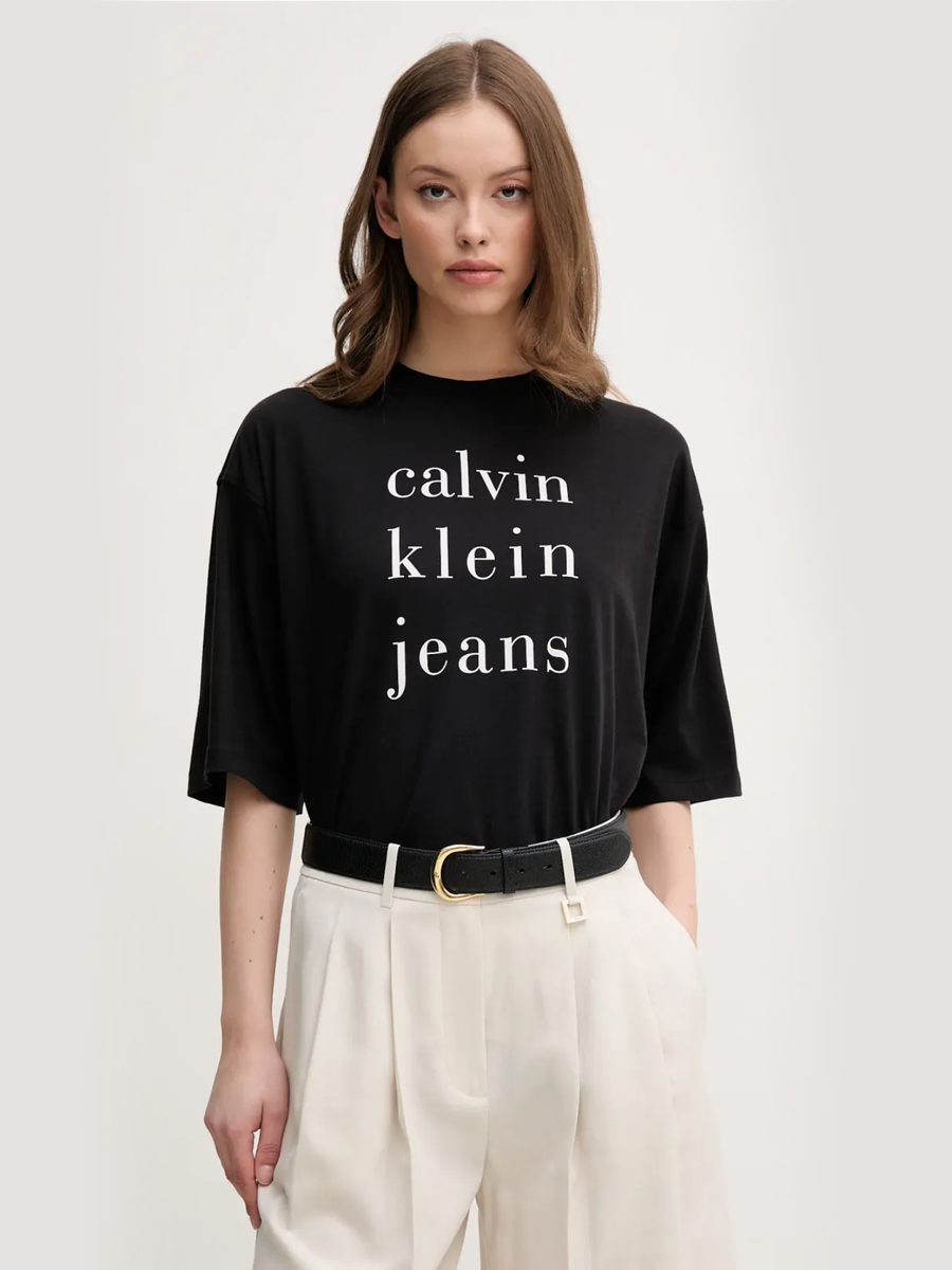 detail Calvin Klein dámske čierne tričko