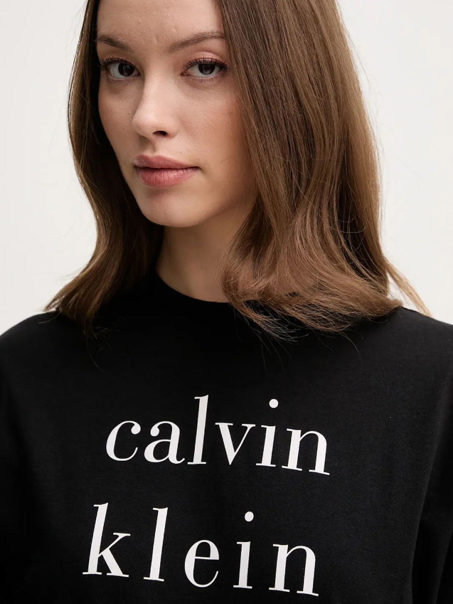 detail Calvin Klein dámske čierne tričko
