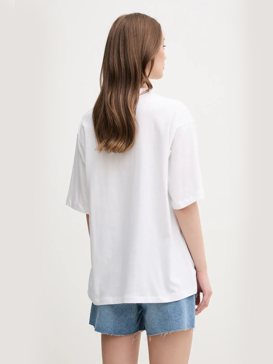 detail Calvin Klein dámske biele tričko