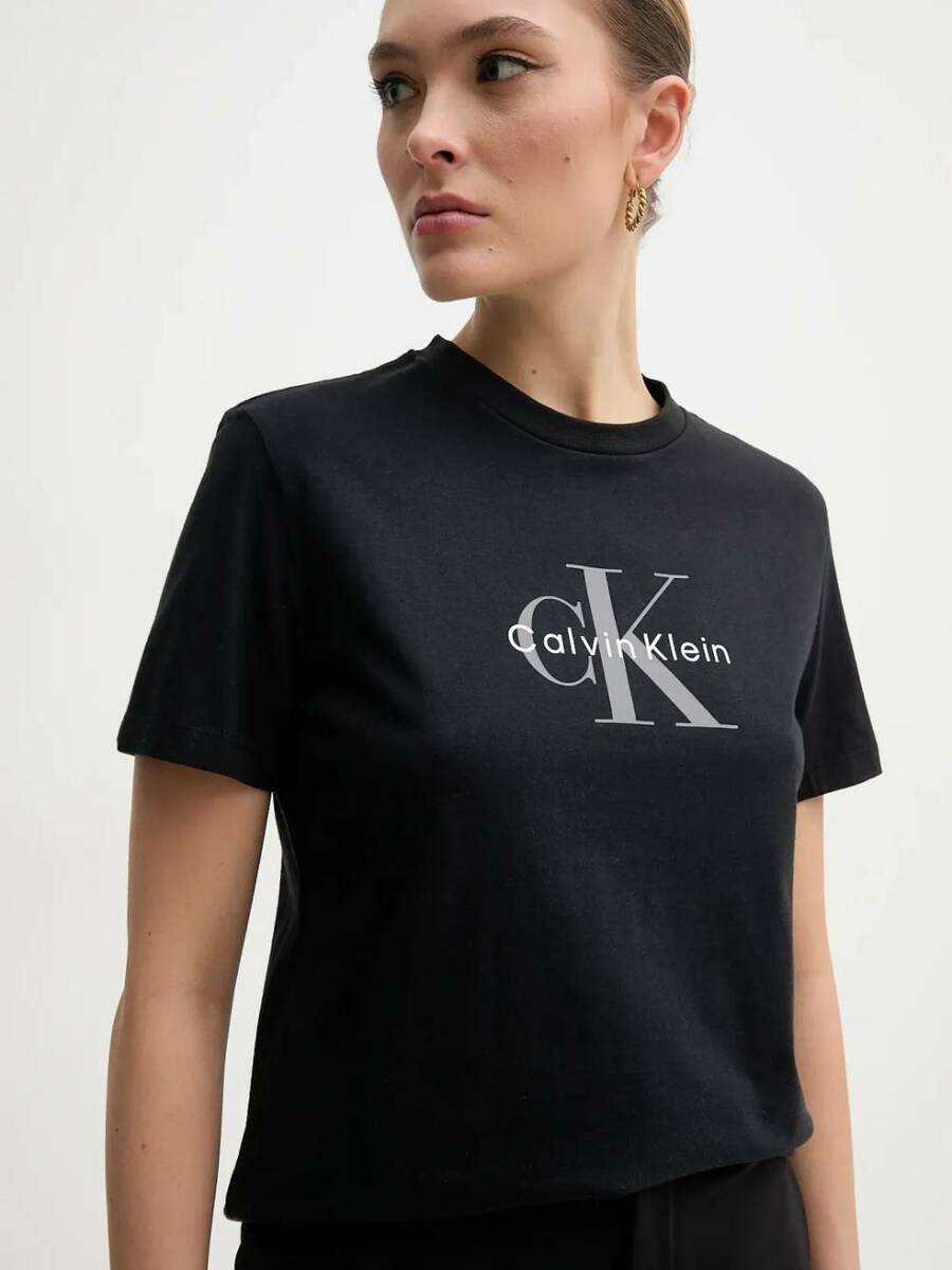 detail Calvin Klein dámske čierne tričko
