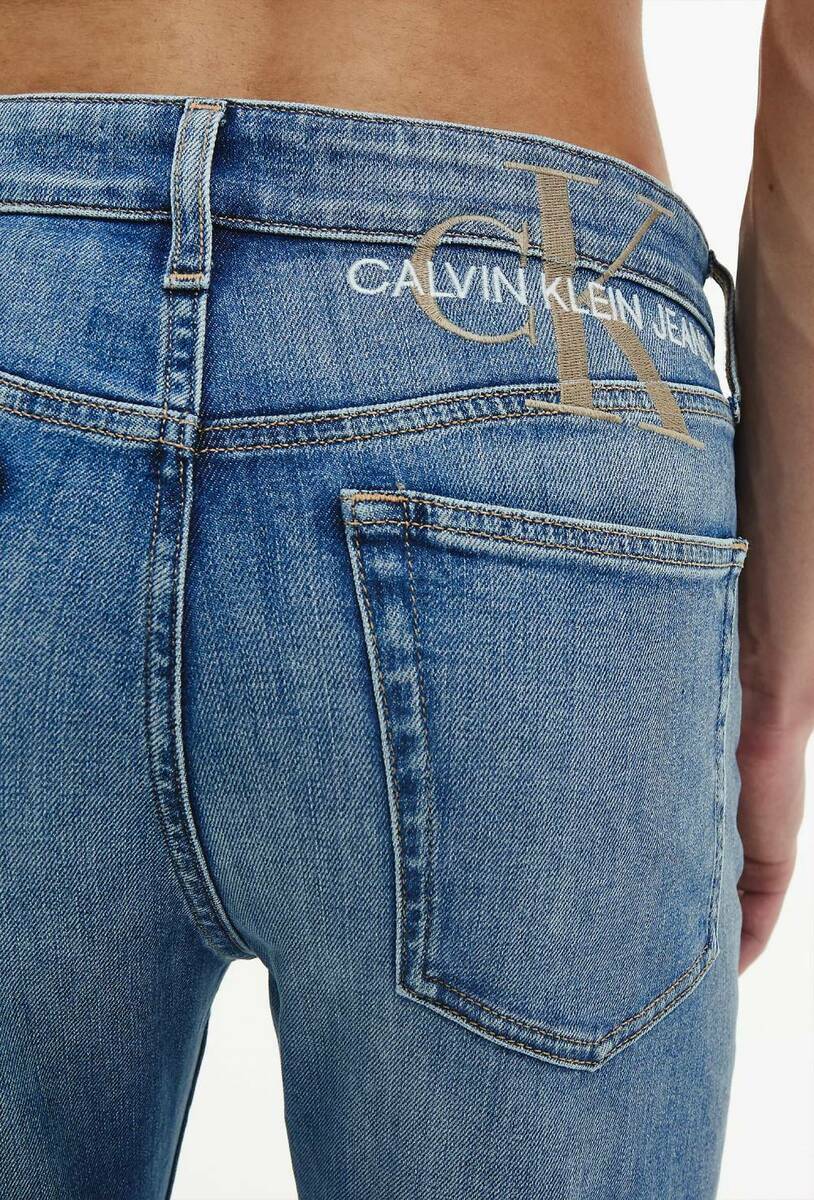 detail Calvin Klein pánske modré džínsy