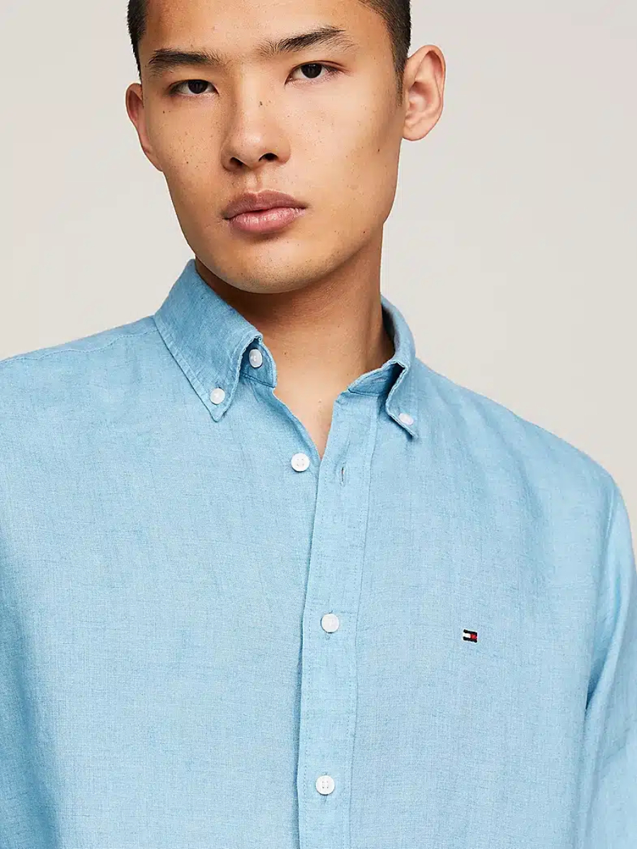 detail Tommy Hilfiger pánska svetlomodrá košeľa