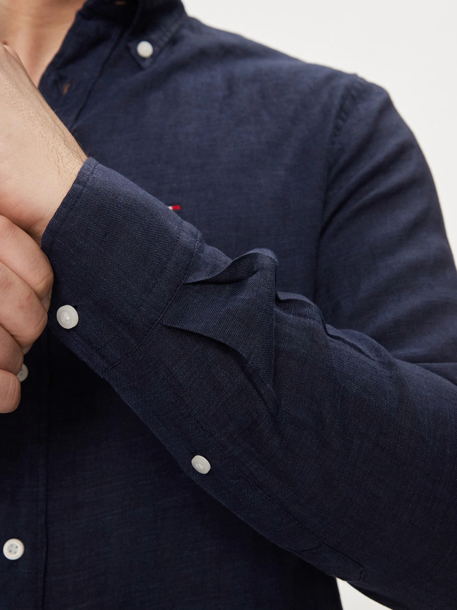 detail Tommy Hilfiger pánska tmavomodrá košeľa