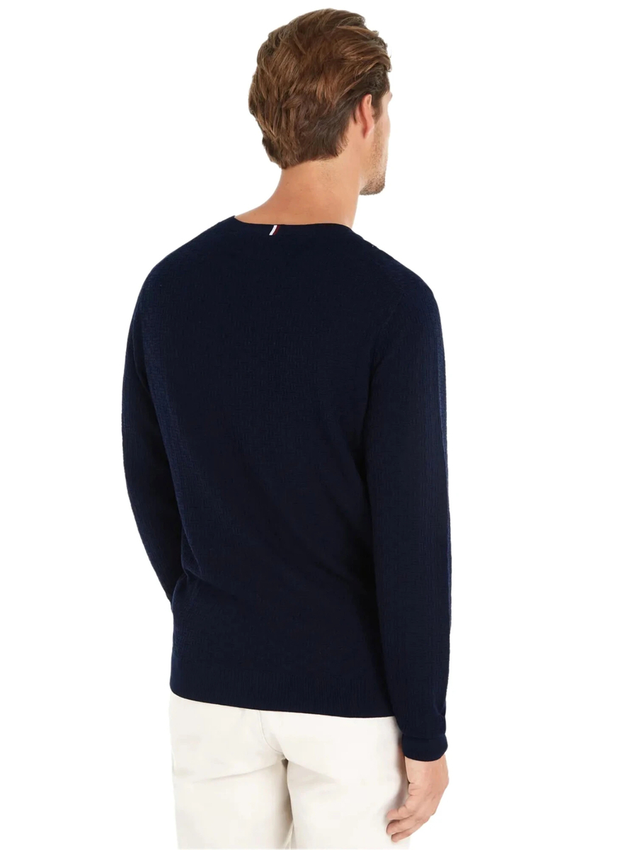 detail Tommy Hilfiger pánsky tmavomodrý sveter
