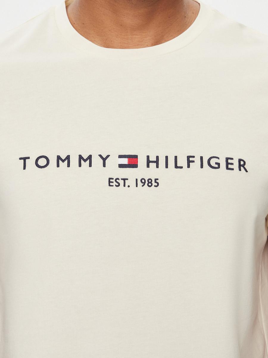 detail Tommy Hilfiger pánske krémové tričko Logo