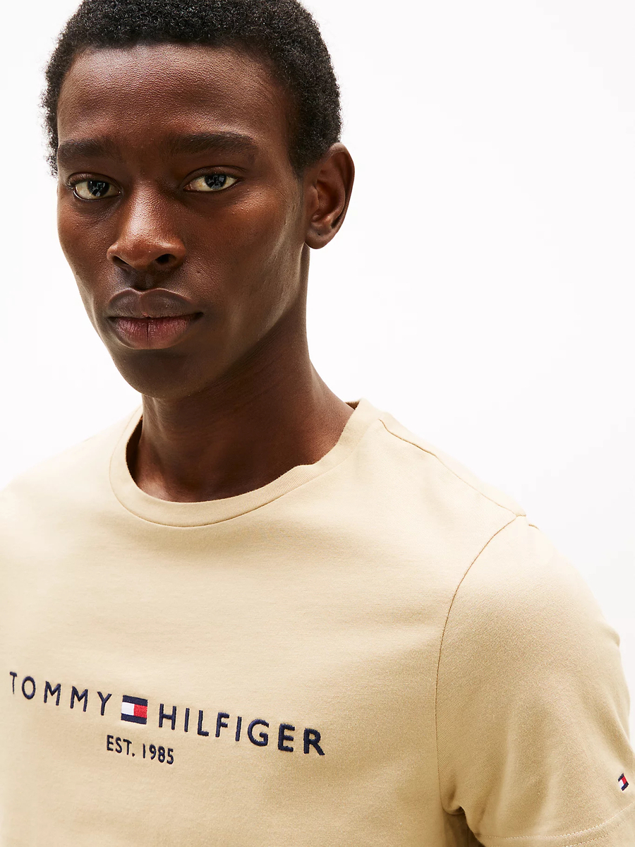 detail Tommy Hilfiger pánske béžové tričko