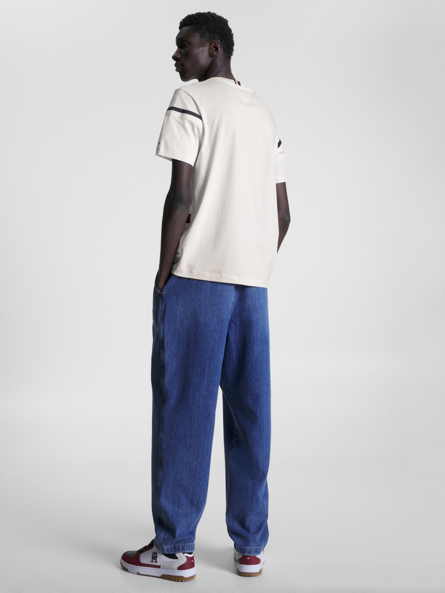 detail Tommy Hilfiger pánske krémové tričko