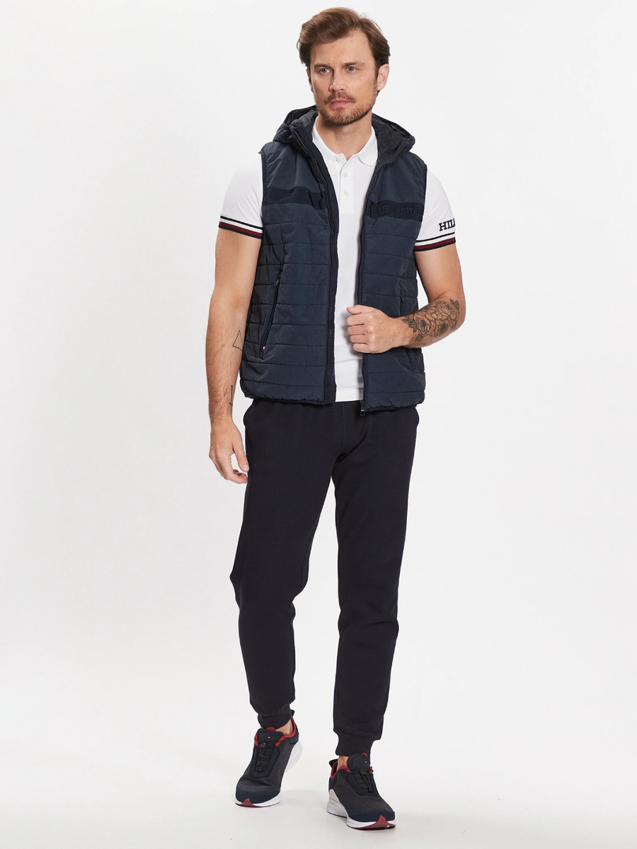 detail Tommy Hilfiger pánska tmavo modrá vesta