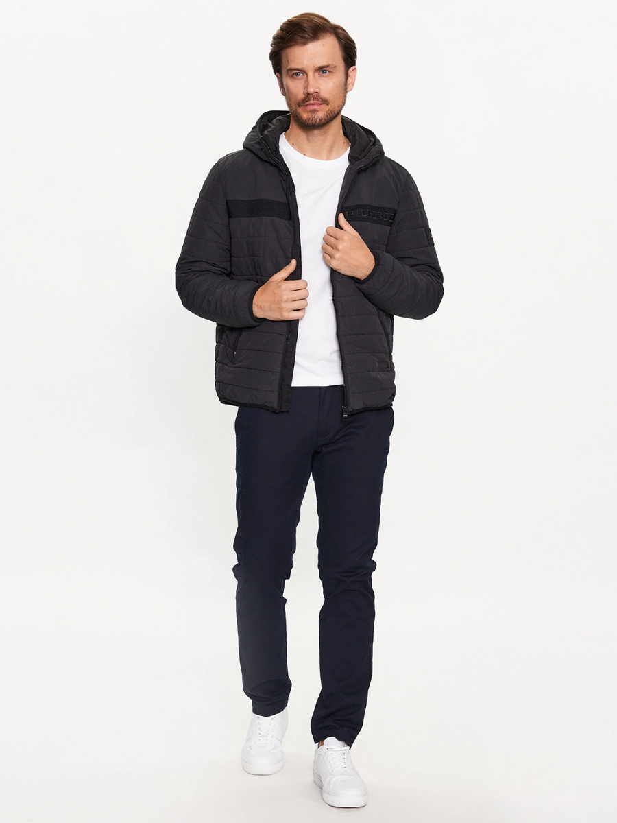 detail Tommy Hilfiger pánská černá bunda