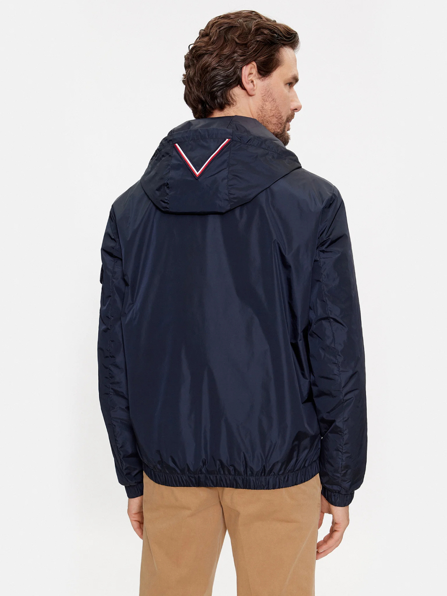detail Tommy Hilfiger pánska tmavo modrá bunda