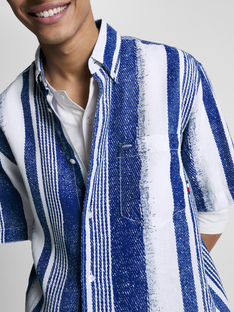 detail Tommy Hilfiger pánská modro bílá košile