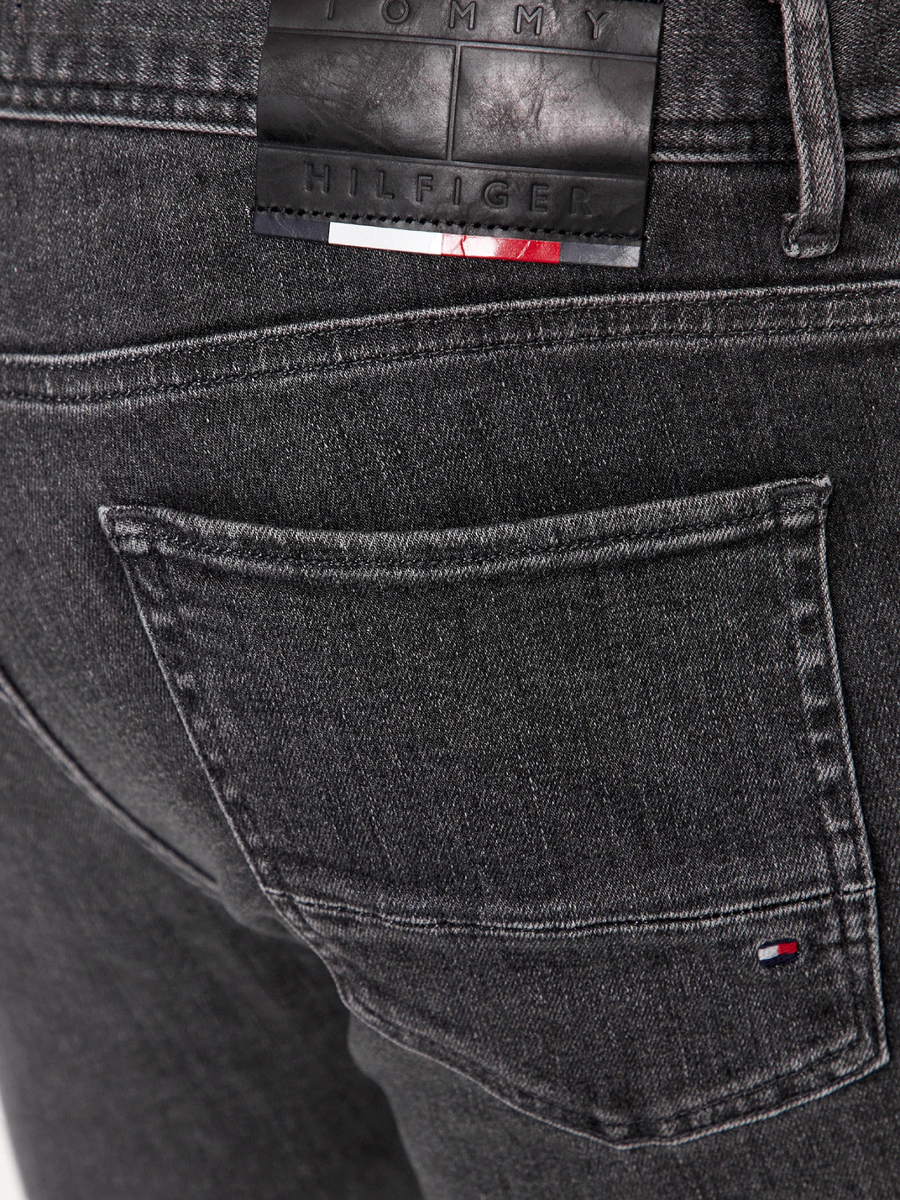 detail Tommy Hilfiger pánské černé džíny