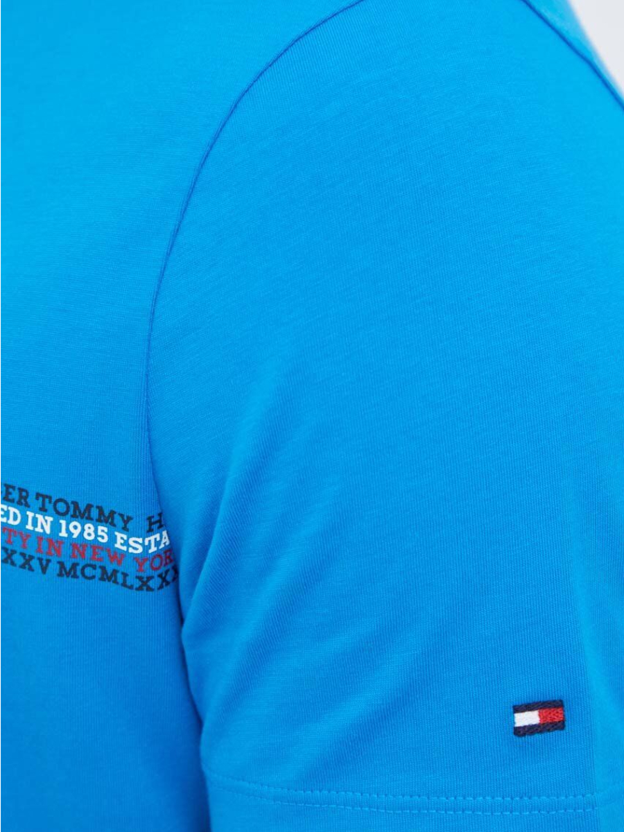 detail Tommy Hilfiger pánske modré tričko