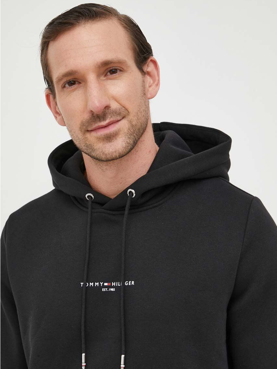 detail Tommy Hilfiger pánska čierna mikina