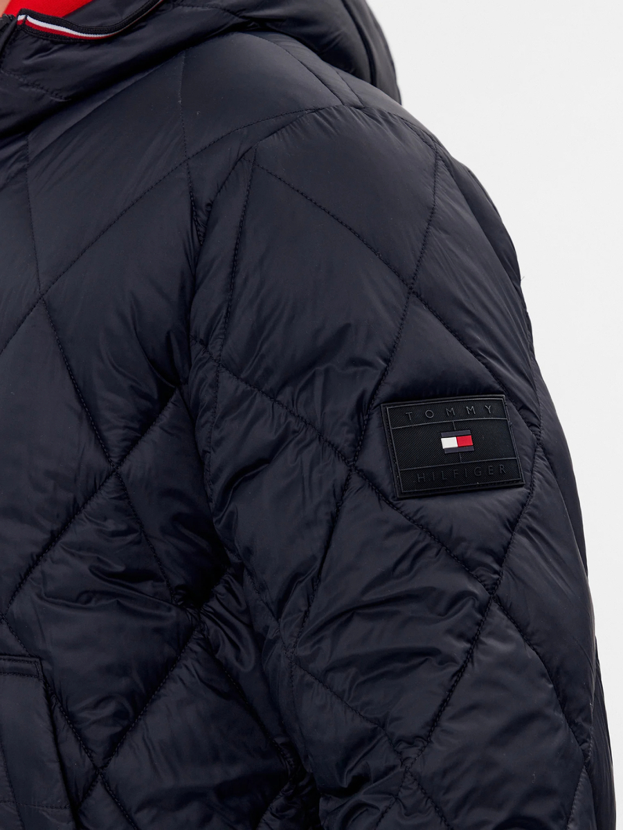 detail Tommy Hilfiger pánska tmavo modrá bunda