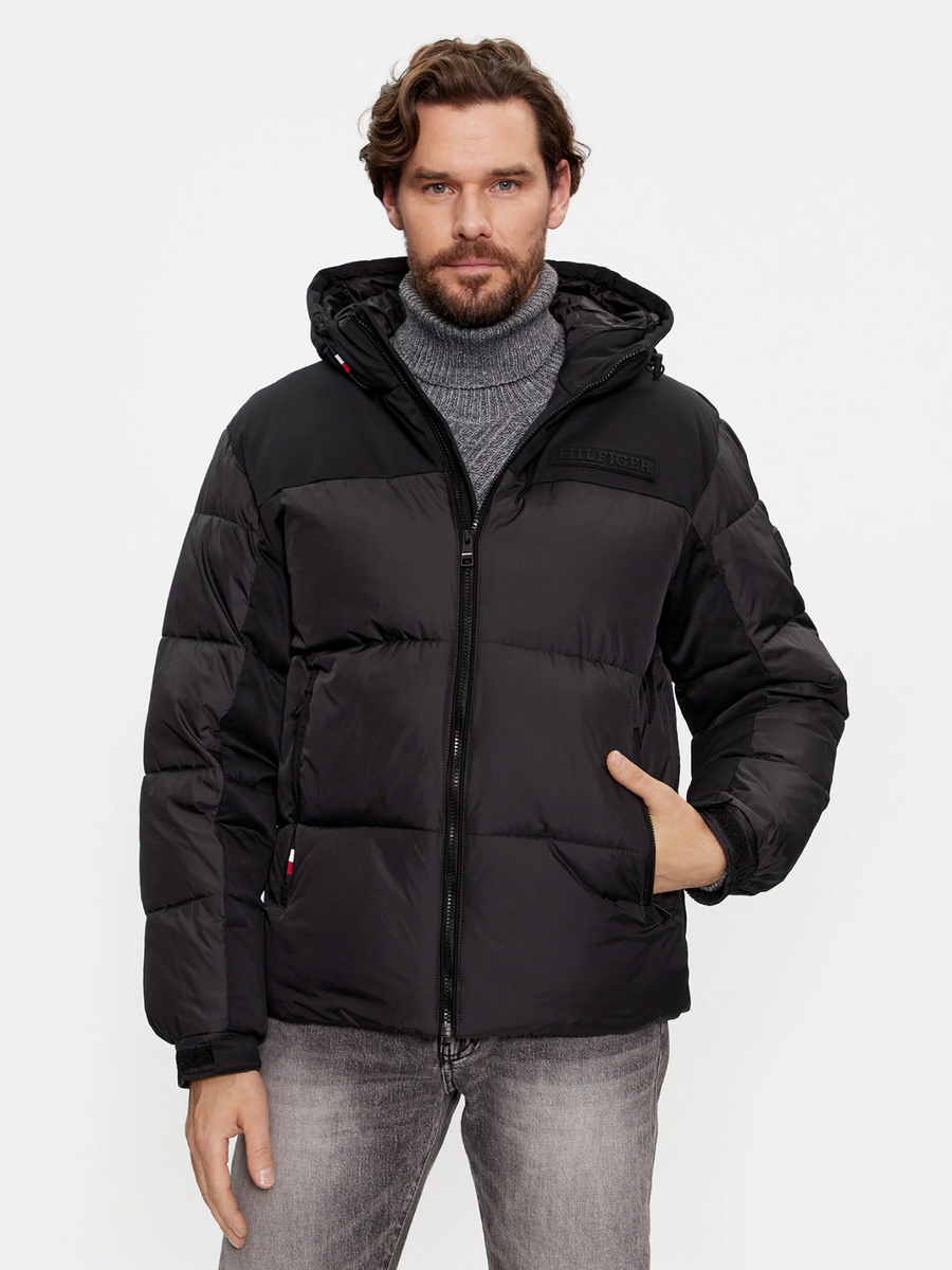 detail Tommy Hilfiger pánska čierna bunda