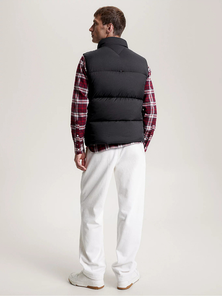 detail Tommy Hilfiger pánska tmavo modrá vesta