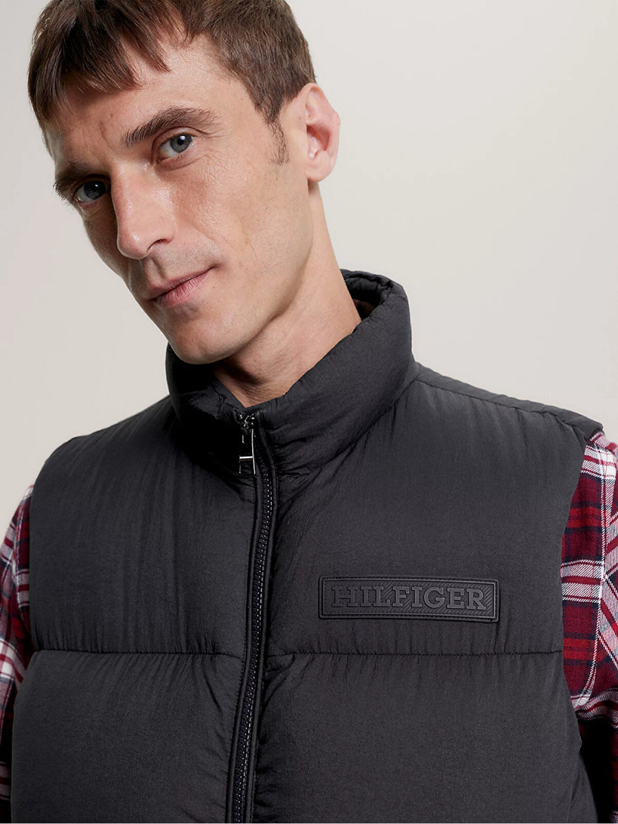 detail Tommy Hilfiger pánska tmavo modrá vesta