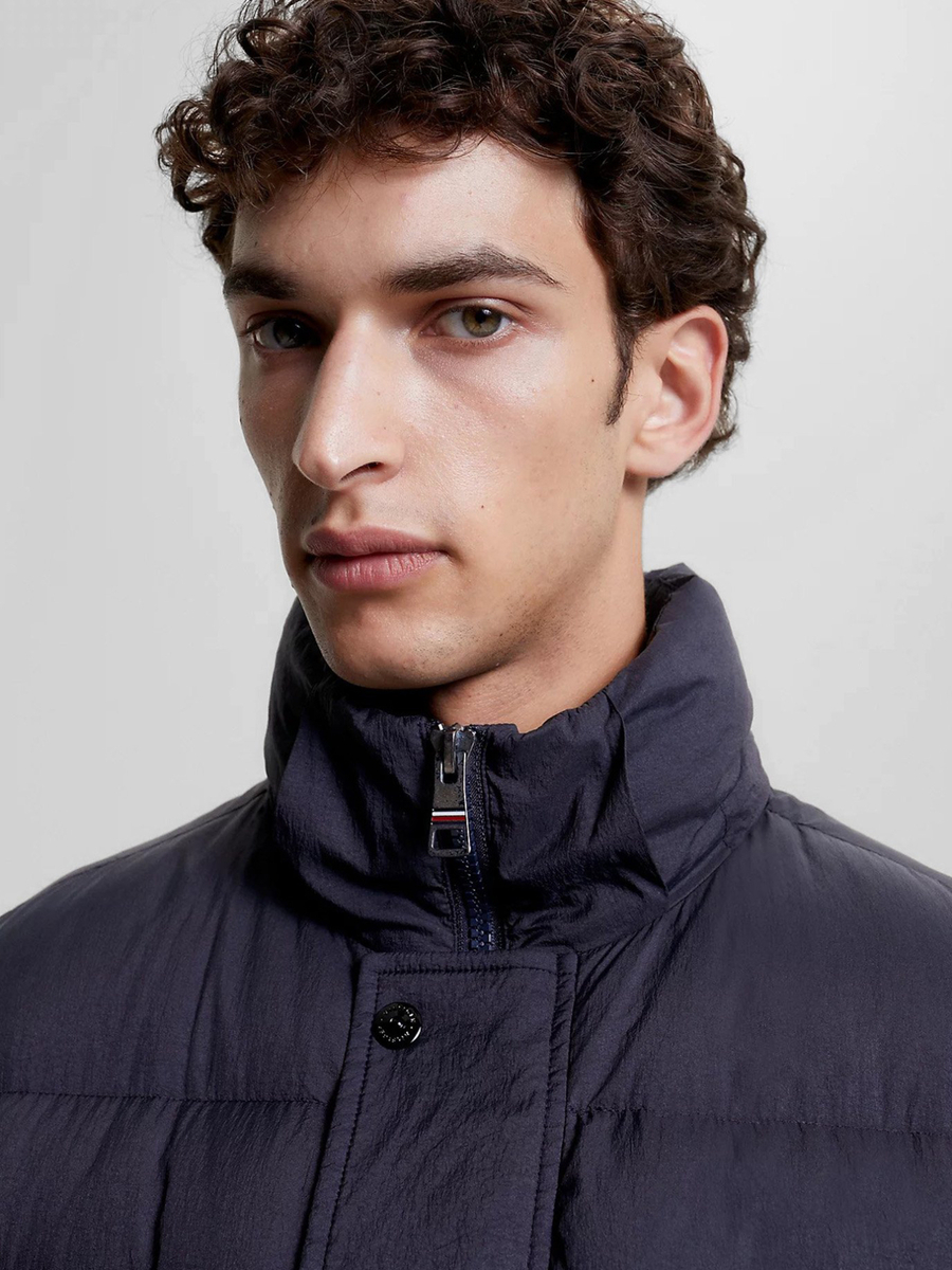detail Tommy Hilfiger pánska tmavo modrá parka