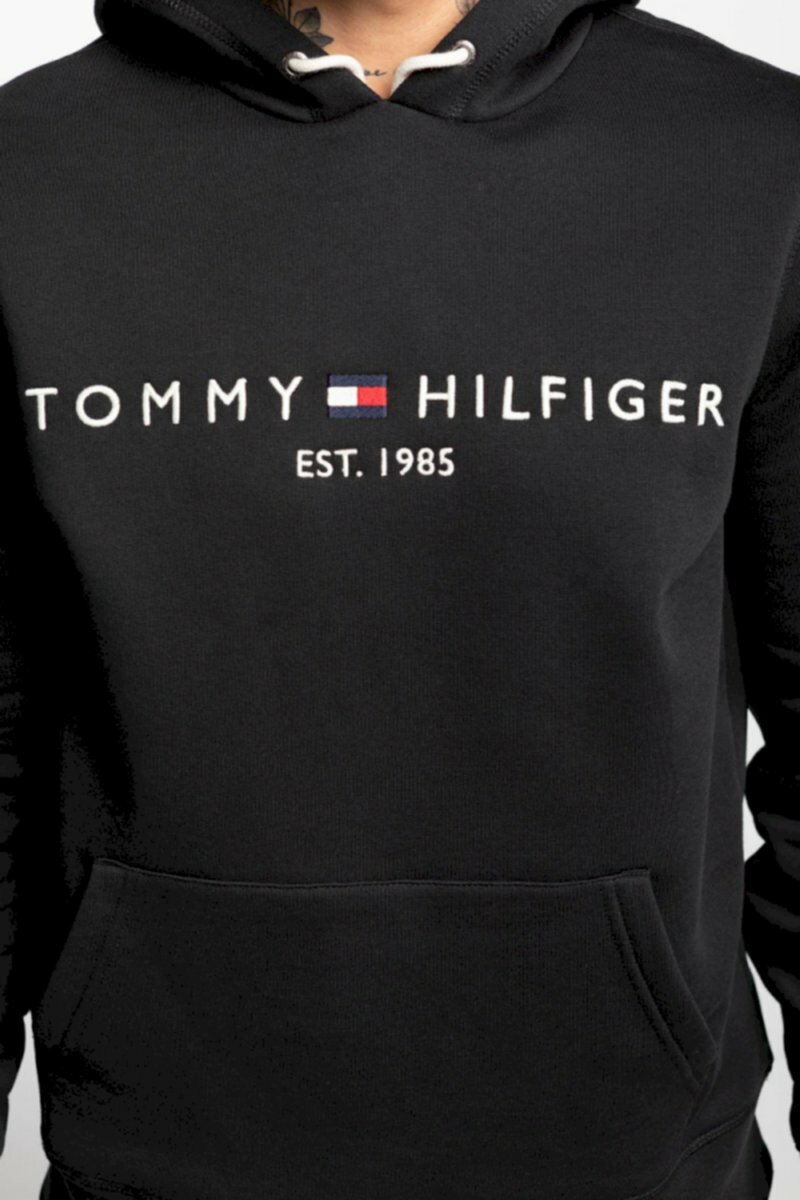 detail Tommy Hilfiger pánska čierna mikina