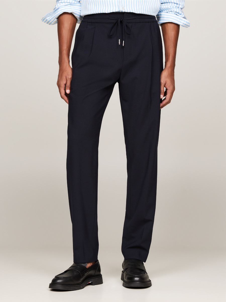 detail Tommy Hilfiger pánske tmavo modré nohavice