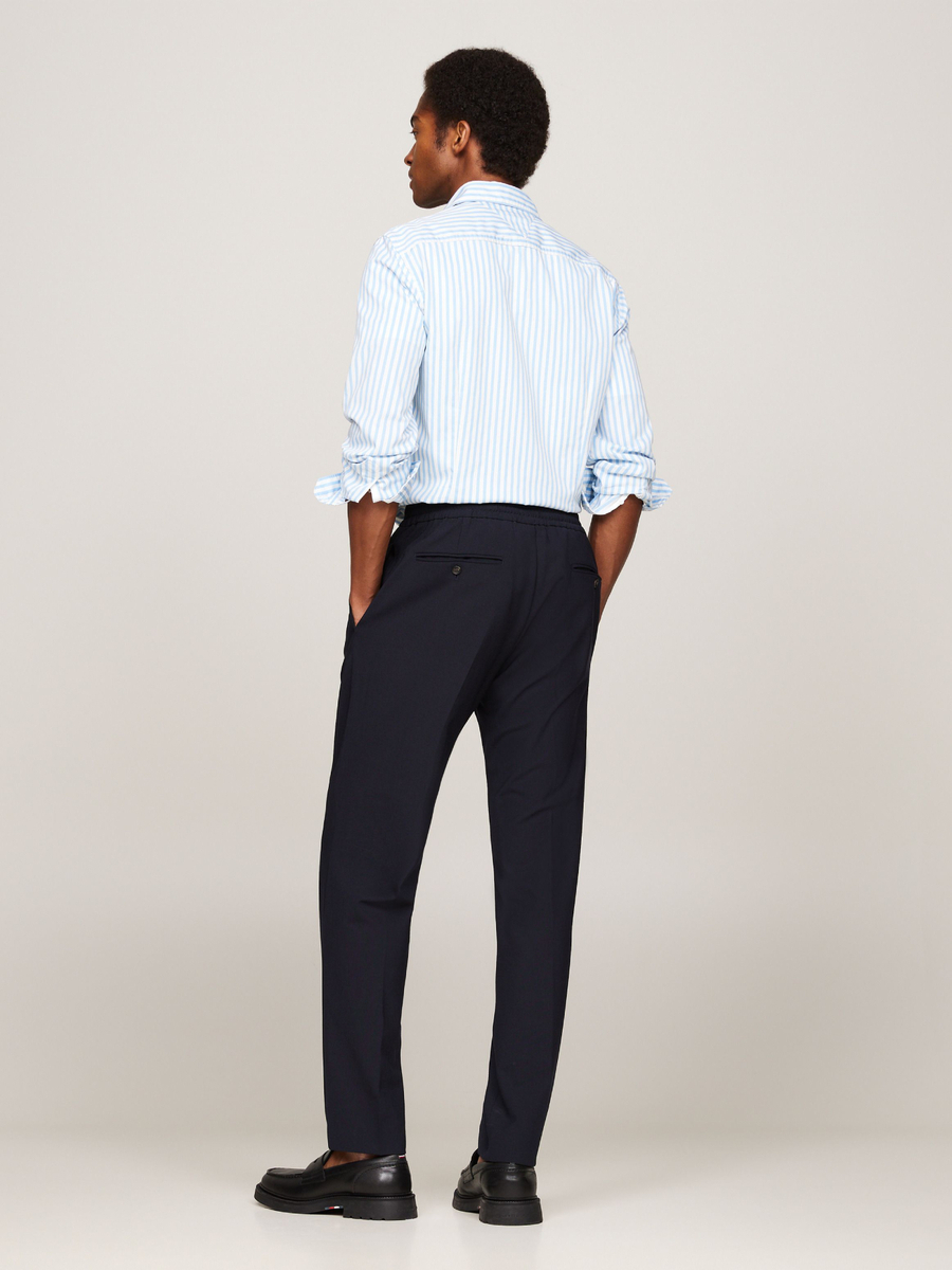 detail Tommy Hilfiger pánske tmavo modré nohavice