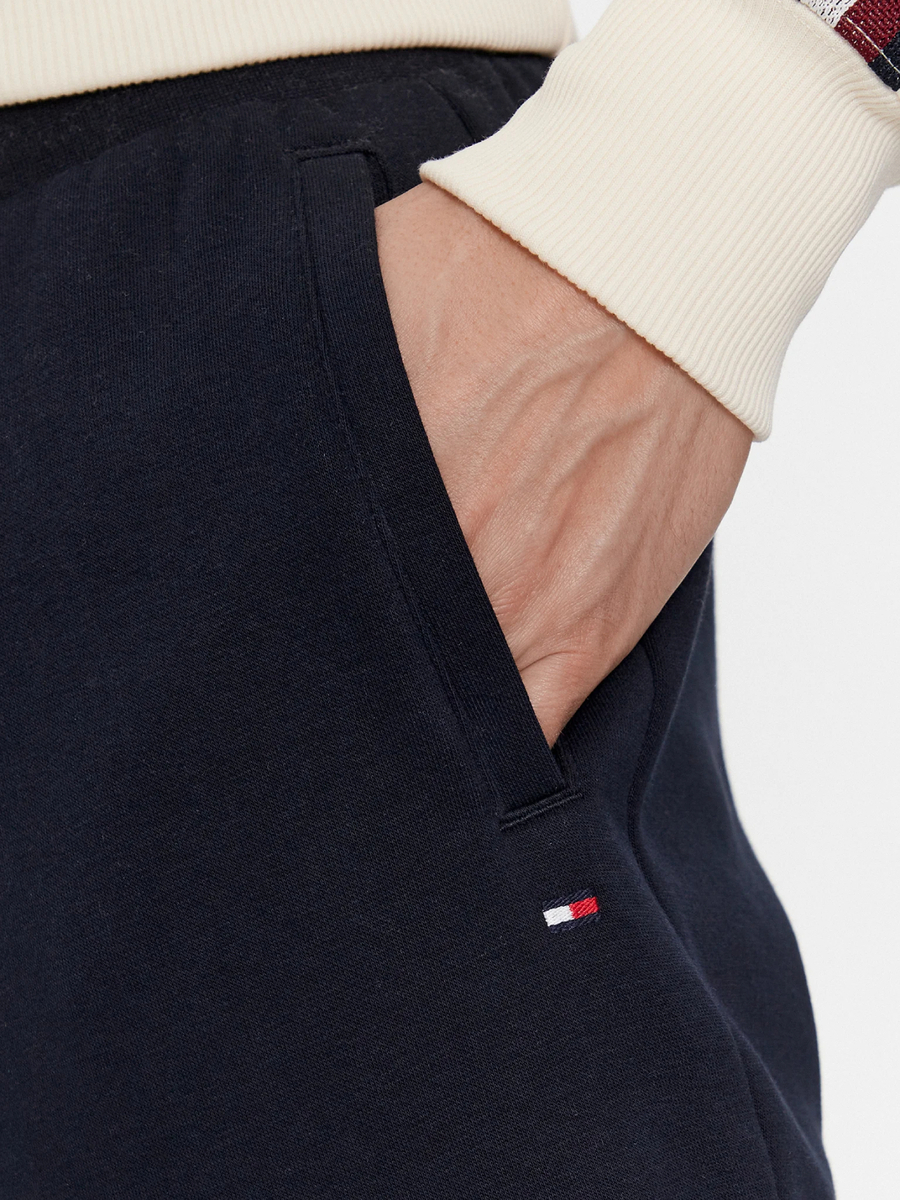 detail Tommy Hilfiger pánske tmavo modré tepláky