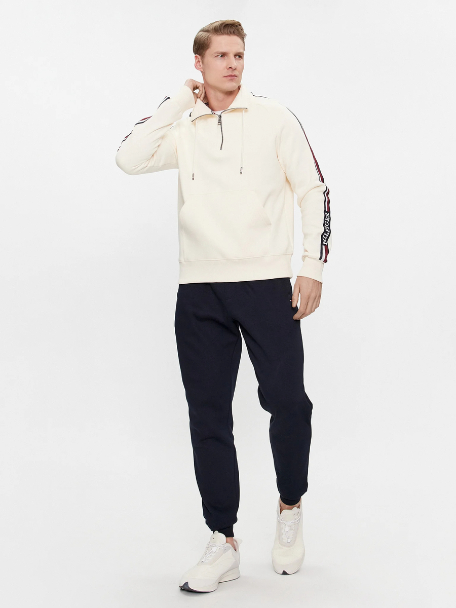 detail Tommy Hilfiger pánske tmavo modré tepláky