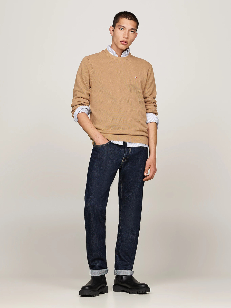 detail Tommy Hilfiger pánsky béžový sveter
