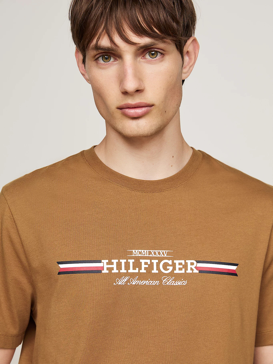 detail Tommy Hilfiger pánske hnedé tričko