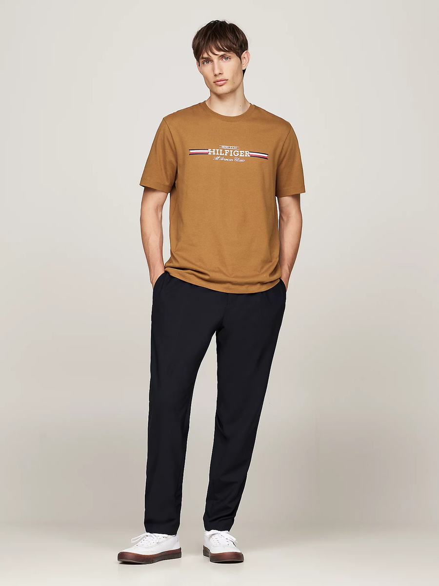 detail Tommy Hilfiger pánske hnedé tričko