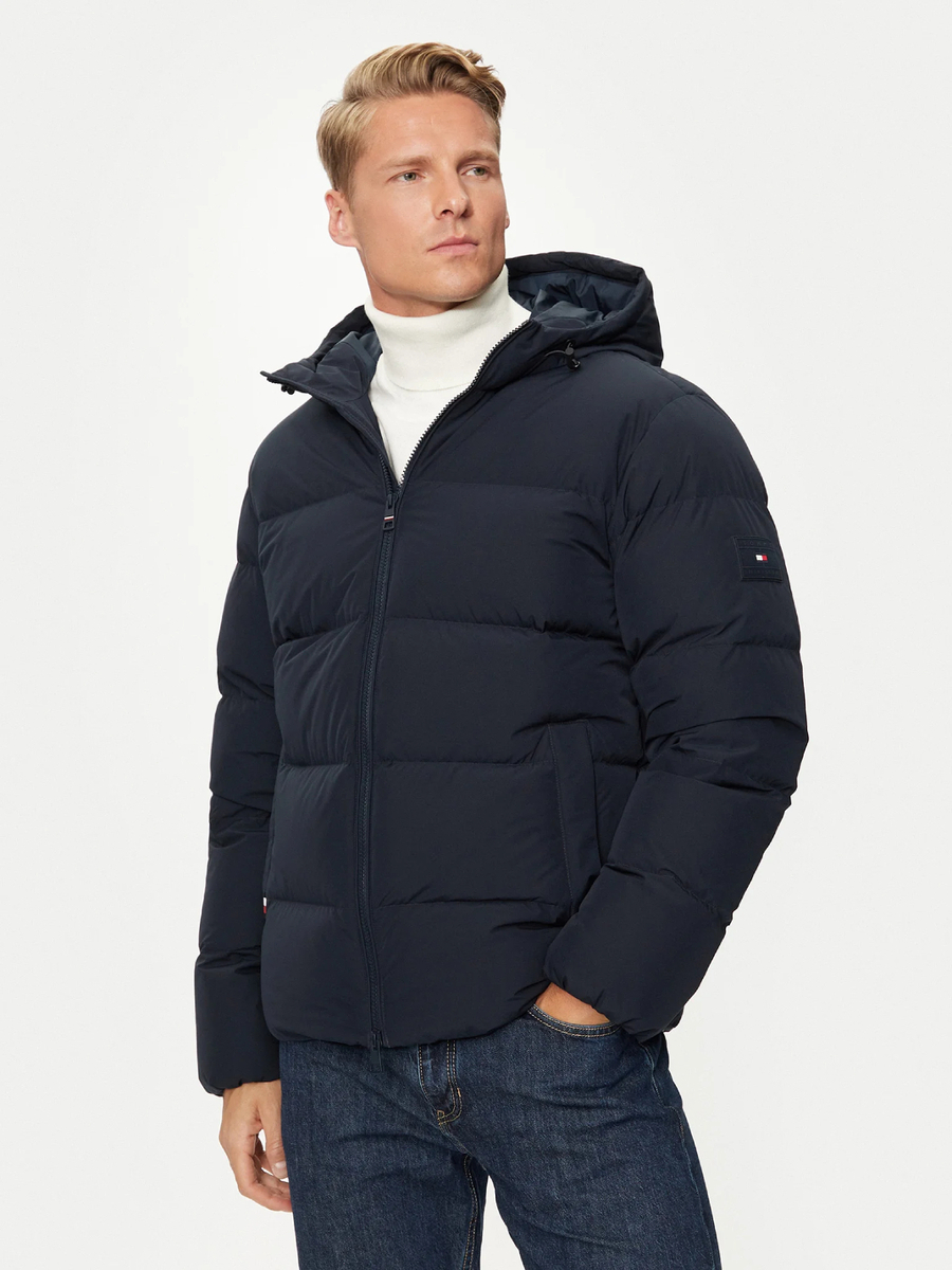 detail Tommy Hilfiger pánska tmavo modrá bunda