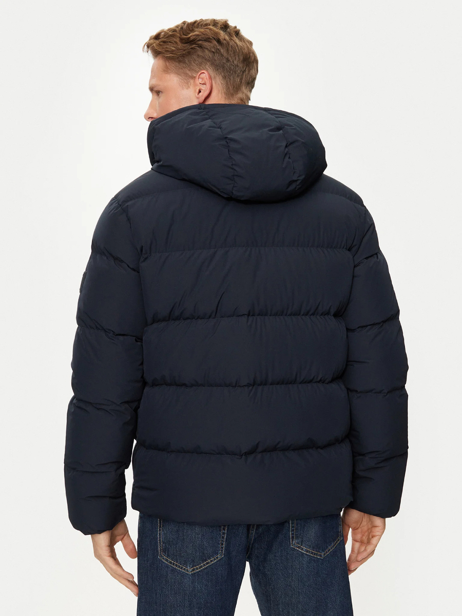 detail Tommy Hilfiger pánska tmavo modrá bunda