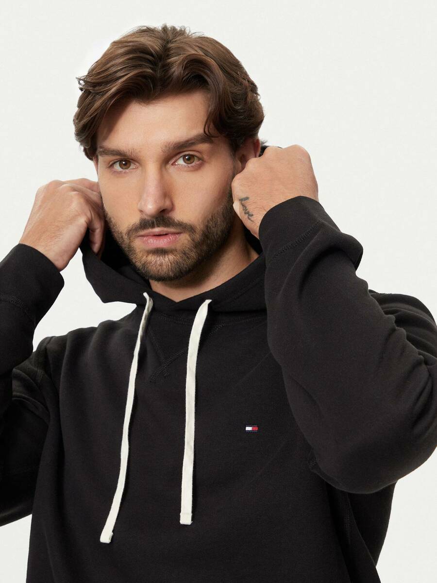 detail Tommy Hilfiger pánska čierna mikina